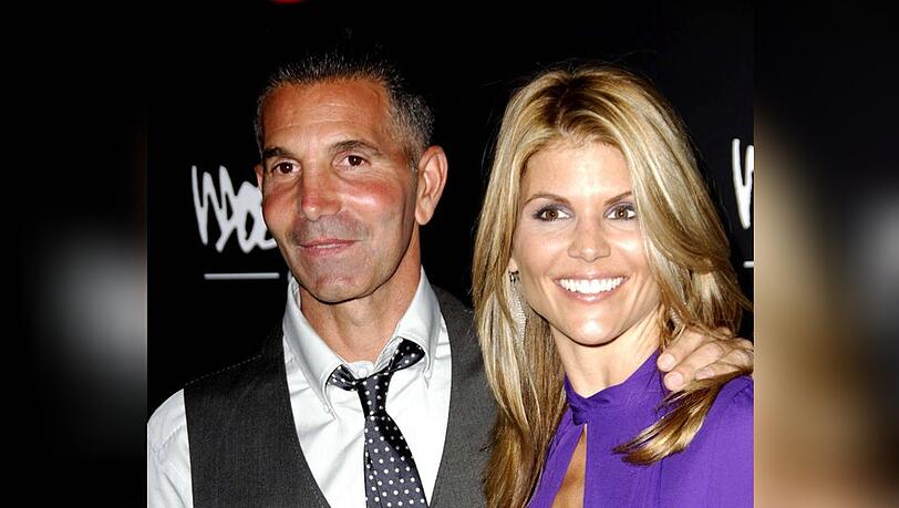 Lori Loughlin und Mossimo Giannulli lassen sich scheiden. Lori Loughlin und Mossimo Giannulli lassen sich scheiden.