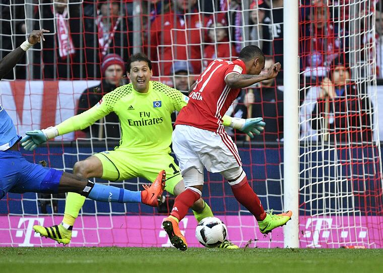 Douglas Costa Note 2: Scheiterte an Adler vor dem 3:0, sorgte über die linke Seite immer wieder für Gefahr mit Dribblings und präzisen Flanken. Top-Leistung.