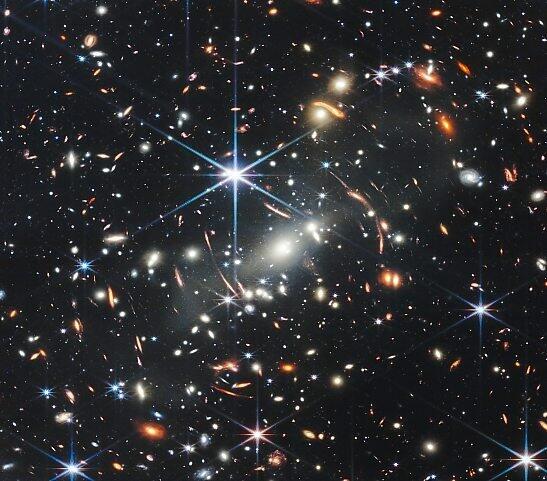 Das erste Bild vom 12. Juli 2022: der Galaxienhaufen SMACS 0723.