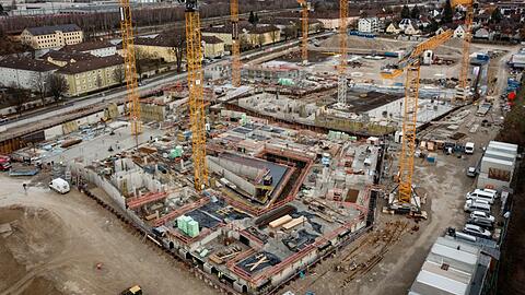 70.000 Wohnungen und 1000 Gewerbeeinheiten gehören zur städtischen Wohnungsbaugesellschaft Münchner Wohnen. An der Truderinger Straße hat der Investor Büschl ein neues Quartier mit über 800 Wohnungen entwickelt. Die Münchner Wohnen hat davon 201 
 Wohnungen gekauft.