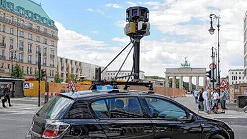 Mit solchen Kamera-Autos fotografierte Goggle auch Nürnbergs Straßen. Mit solchen Kamera-Autos fotografierte Goggle auch Nürnbergs Straßen.
