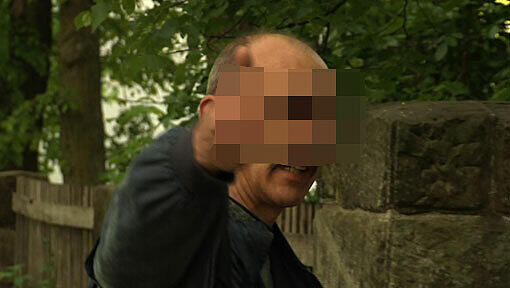 Maler Gerhard B. aus Coburg kurz nach seiner Entlassung aus der JVA Bayreuth. Der 55-Jährige hatte zwei Frauen ermordet, saß dafür insgesamt 25 Jahre in Haft. Maler Gerhard B. aus Coburg kurz nach seiner Entlassung aus der JVA Bayreuth. Der 55-Jährige hatte zwei Frauen ermordet, saß dafür insgesamt 25 Jahre in Haft.