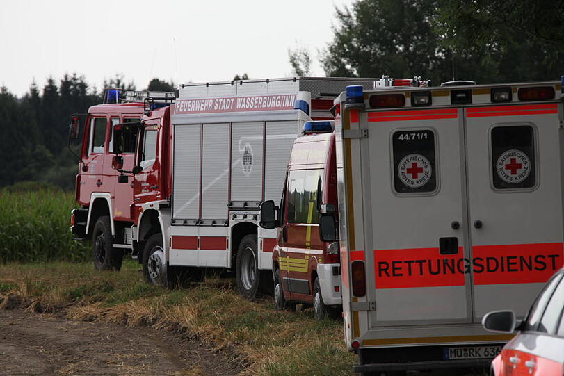 Bei einem schweren Unfall mit einem Regionalzug ist am Mittwochmorgen eine junge Autofahrerin ums Leben gekommen.