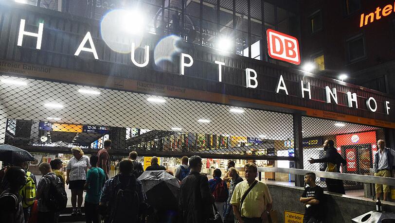 Brennpunkt: Wenn es dunkel wird rund um den Bahnhof, wird es immer häufiger ungemütlich. Brennpunkt: Wenn es dunkel wird rund um den Bahnhof, wird es immer häufiger ungemütlich.