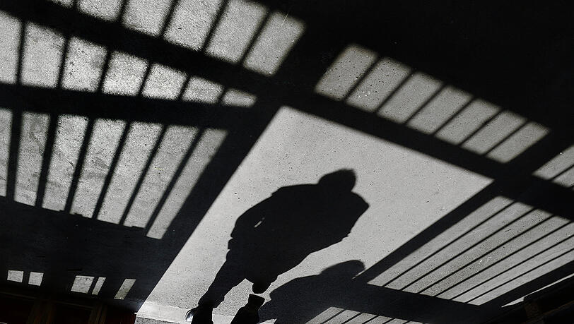 Der Mann konnte die Geldstrafe nicht zahlen, deswegen muss er nun seine Ersatzhaft verbüßen. (Symbolbild) Der Mann konnte die Geldstrafe nicht zahlen, deswegen muss er nun seine Ersatzhaft verbüßen. (Symbolbild)