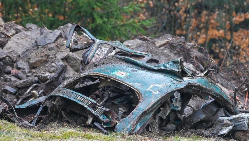 Die, bei Grabungen der Polizei, im Landkreis Neustadt an der Waldnaab gefundenen Reste eines VW Käfers. Foto: Armin Weigel Die, bei Grabungen der Polizei, im Landkreis Neustadt an der Waldnaab gefundenen Reste eines VW Käfers. Foto: Armin Weigel
