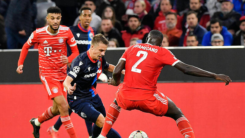 Noussair Mazraoui (l.) und Dayot Upamecano spielen in den Plänen von Bayern-Coach Thomas Tuchel weiter eine große Rolle. Noussair Mazraoui (l.) und Dayot Upamecano spielen in den Plänen von Bayern-Coach Thomas Tuchel weiter eine große Rolle.