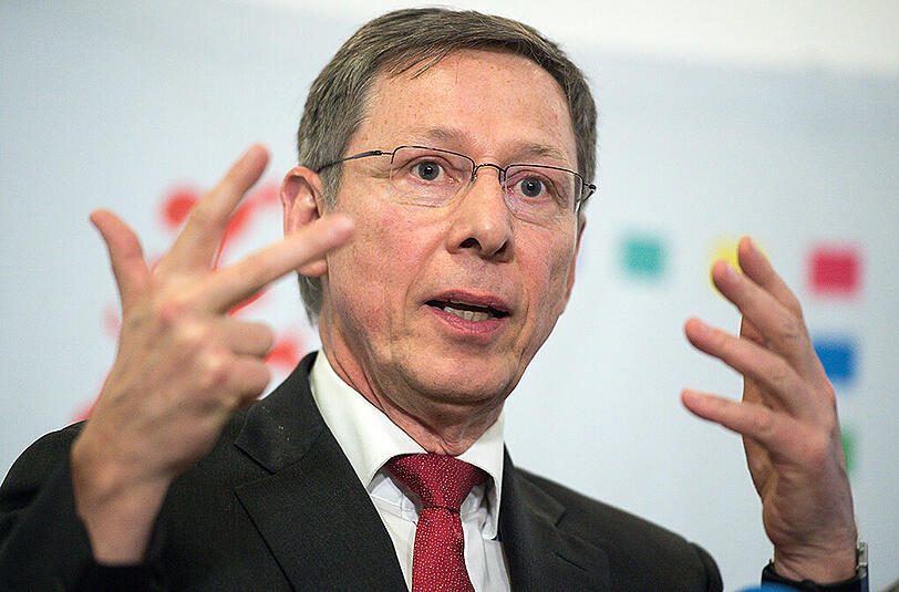 "Ich habe kein Verständnis dafür, dass einige wie das Kaninchen vor der Schlange sitzen und auf die schwarze Null starren", kritisiert Carsten Sieling, Bürgermeister von Bremen.