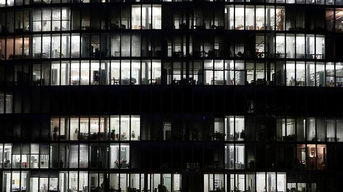 Beschäftigte mit verkürzten Ruhezeiten haben der Untersuchung zufolge mehr psychosomatische Beschwerden als Arbeitnehmer mit einer mindestens elfstündigen Pause zwischen Feierabend und Arbeitsbeginn.