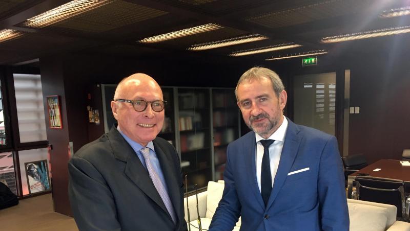 Hermann Parzinger (r), Präsident der Stiftung Preußischer Kulturbesitz, und sein französischer Amtskollege Stéphane Martin in Paris. Hermann Parzinger (r), Präsident der Stiftung Preußischer Kulturbesitz, und sein französischer Amtskollege Stéphane Martin in Paris.