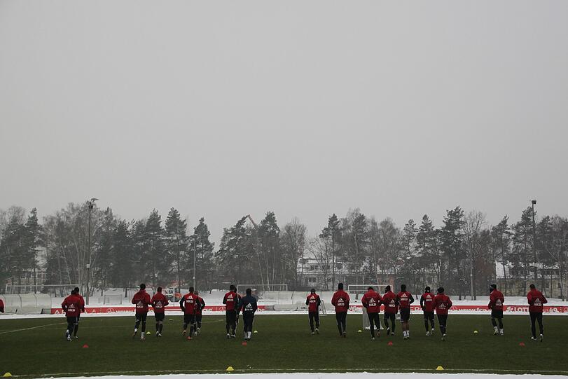 Aufwärm- und Stabilitätsübungen mit Athletikcoach Markus Zidek.