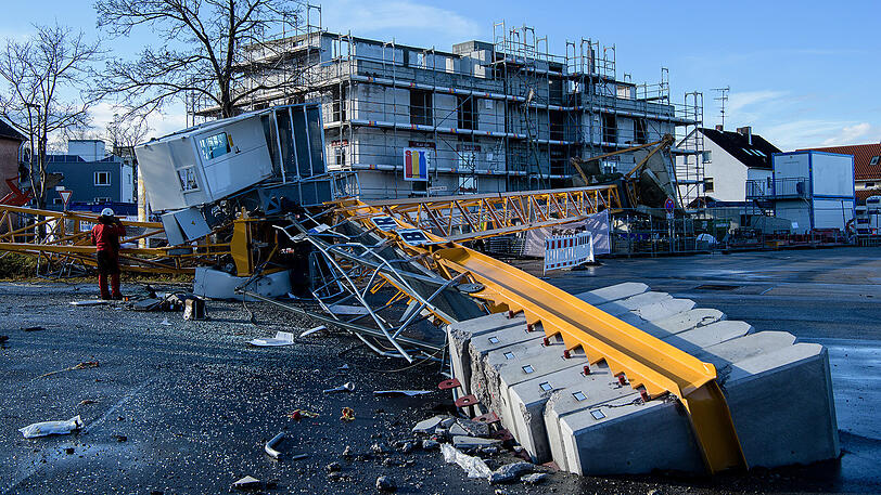 Der umgestürzte Kran in Germering.