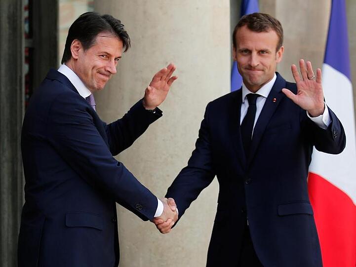 Frankreichs Präsident Emmanuel Macron und der italienische Regierungschef Giuseppe Conte (l) bei einem Treffen in Paris im Juni 2018.