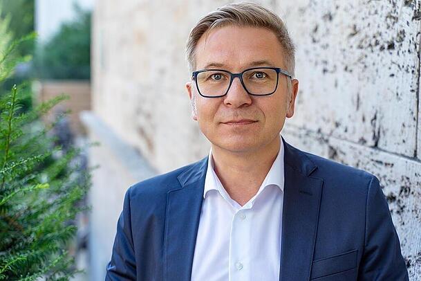 Josef Braml (57) – ein gebürtiger Regener – ist promovierter Politologe, USA-Experte, Autor (u. a. „Die transatlantische Illusion. Die neue Weltordnung und wie wir uns darin behaupten können“) und European Director der Denkfabrik Trilaterale Kommission.