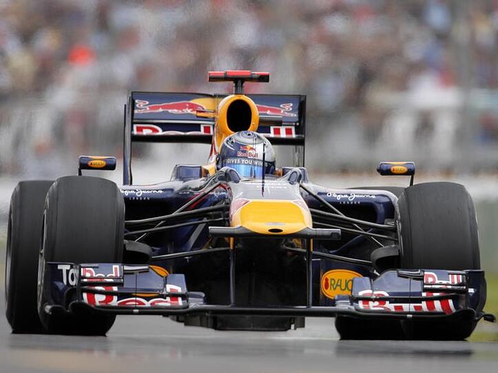 Da lief Sebastian Vettels Red Bull noch. Wenig später schied er in Führung liegend mit einer zerbarsten Bremsscheibe aus.