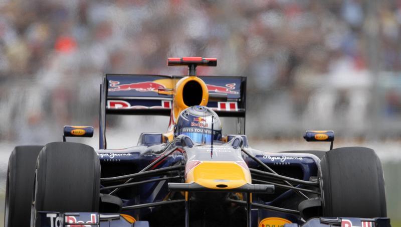 Da lief Sebastian Vettels Red Bull noch. Wenig später schied er in Führung liegend mit einer zerbarsten Bremsscheibe aus. Da lief Sebastian Vettels Red Bull noch. Wenig später schied er in Führung liegend mit einer zerbarsten Bremsscheibe aus.