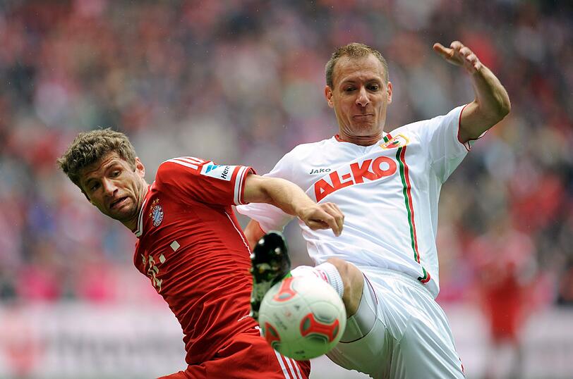 THOMAS MÜLLER: Note 2. Hatte nach wenigen Minuten die erste Bayern-Chance, doch Augsburgs Keeper Manninger parierte seinen Kopfball. Holte sich seinen Treffer eben etwas später: in Minute 69, per Kopf. Durfte prompt früher Feierabend machen.