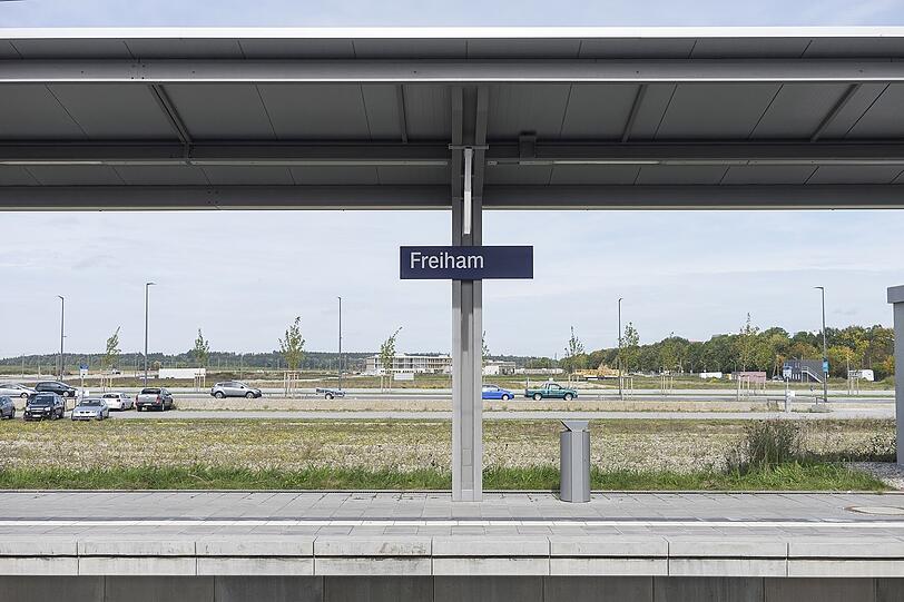 Freiham, Ödnis am S-Bahnhof.