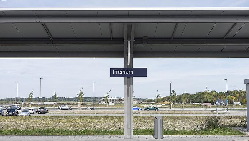Freiham, Ödnis am S-Bahnhof. Freiham, Ödnis am S-Bahnhof.