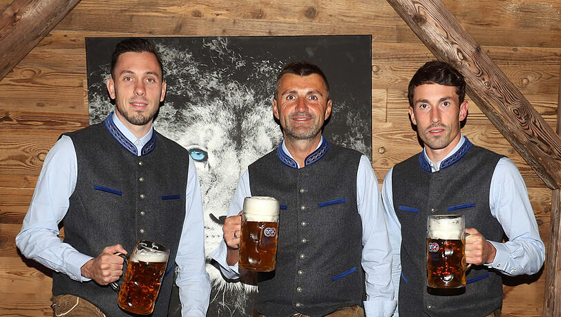 In Wiesn-Stimmung : Marcel Bär, Michael Köllner und Philipp Steinhart (l n r) In Wiesn-Stimmung : Marcel Bär, Michael Köllner und Philipp Steinhart (l n r)