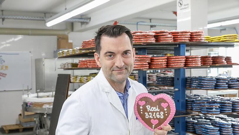 Nicht nur der Layla, sondern auch der Rosi hat Bernd Dostler heuer ein Lebkuchenherz gewidmet. Nicht nur der Layla, sondern auch der Rosi hat Bernd Dostler heuer ein Lebkuchenherz gewidmet.