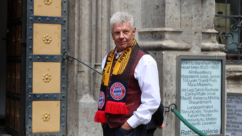 Dieter Reiter mit Fanschal.