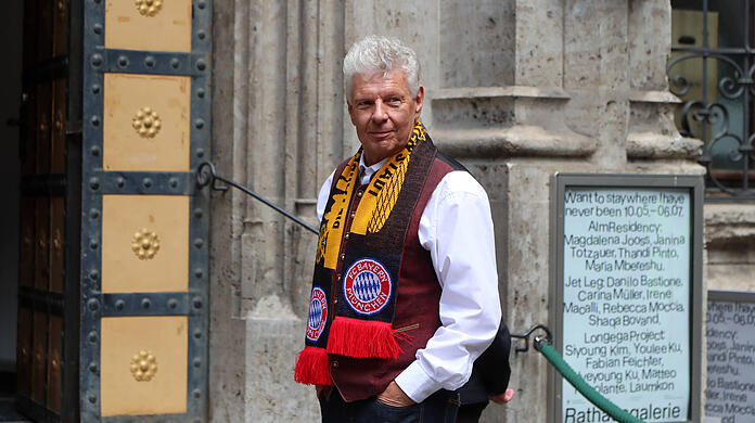 Dieter Reiter mit Fanschal.