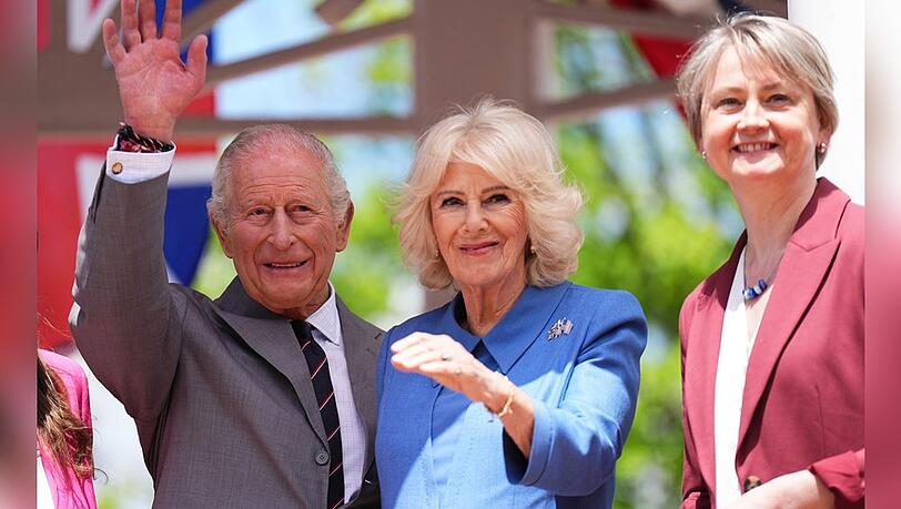 K&ouml;nig Charles und K&ouml;nigin Camilla bei einer Blockparty in Virginia.