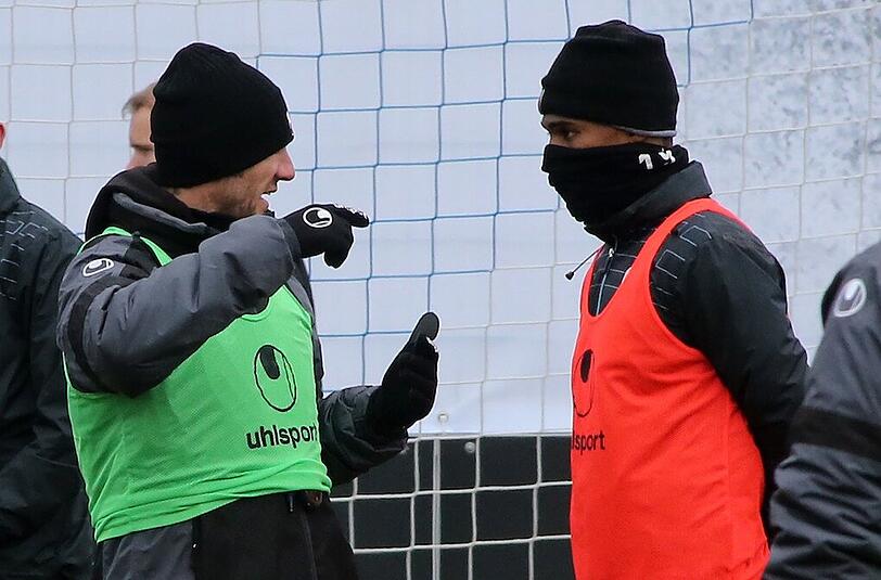 Dennoch bat Trainer Markus von Ahlen seinen Stürmer hinterher zum Gespräch.