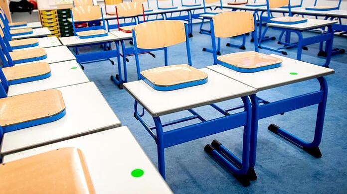 Seit Montag dürfen in Bayern Abschlussklassen von Gymnasien, Fachoberschulen und Berufsoberschulen in den Wechselunterricht. (Symbolbild)