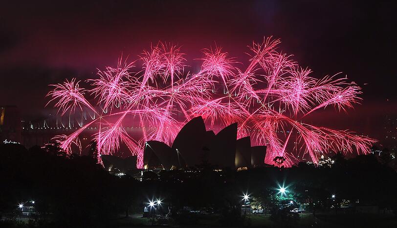 Das Feuerwerk in Sydney zählt auch dieses Jahr wieder zu einem der beeindruckendsten Silvester-Feuerwerke weltweit.