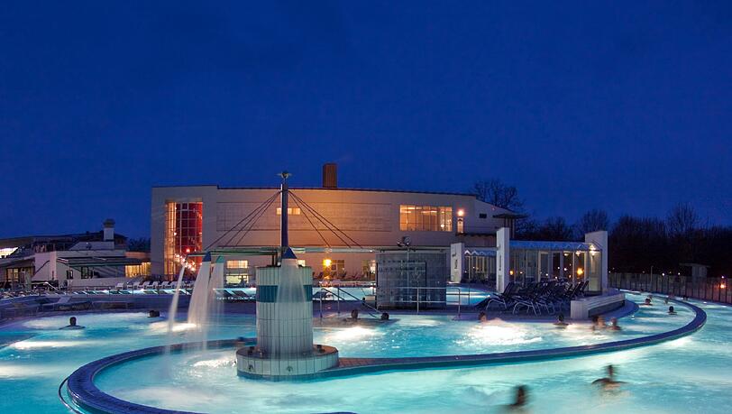 In Bad Füssings heilenden Thermen kann man wunderbar entspannen. In Bad Füssings heilenden Thermen kann man wunderbar entspannen.
