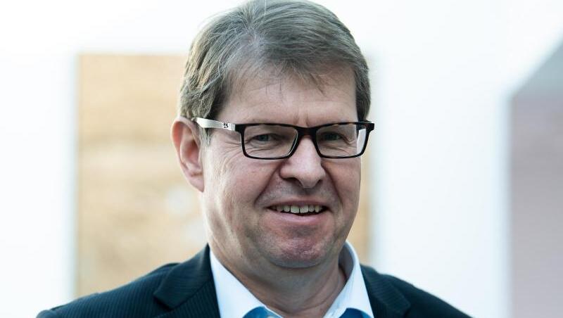 Ralf Stegner ist stellvertretender SPD-Vorsitzender. Ralf Stegner ist stellvertretender SPD-Vorsitzender.