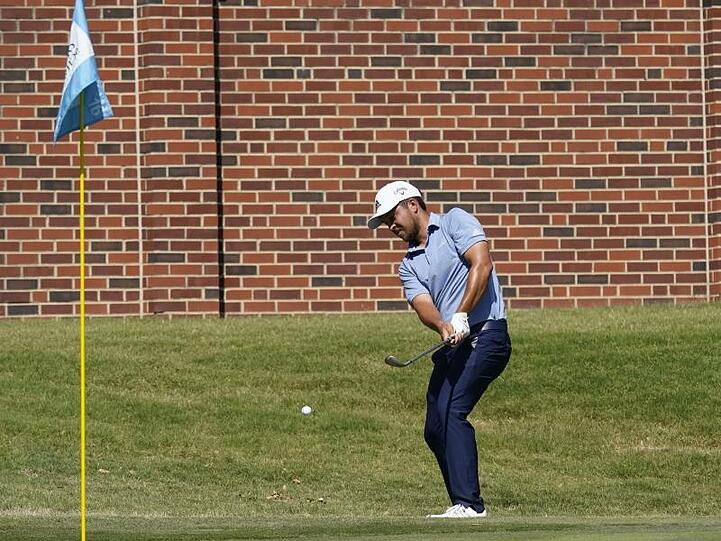 Xander Schauffele liegt bei der Charles Schwab Challenge im Colonial Country Club vorn.
