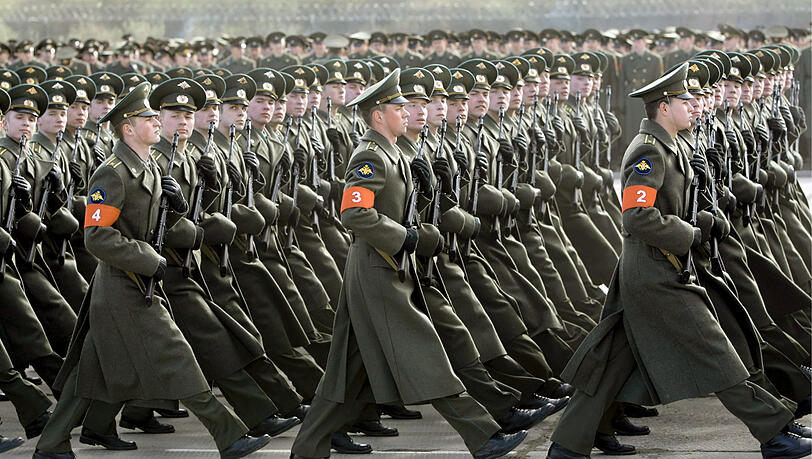 Russischen Truppe proben für eine Militärparade in Moskau. Russischen Truppe proben für eine Militärparade in Moskau.