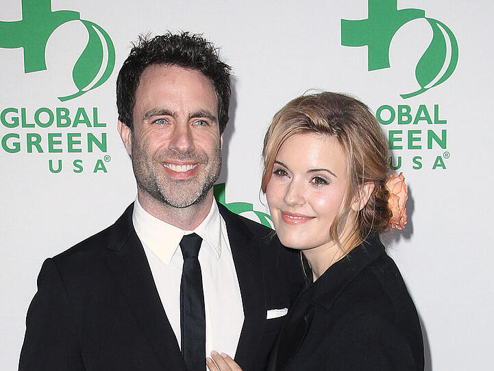 Maggie Grace, ihr Verlobter Matthew Cooke und ihr riesiger Verlobungsring