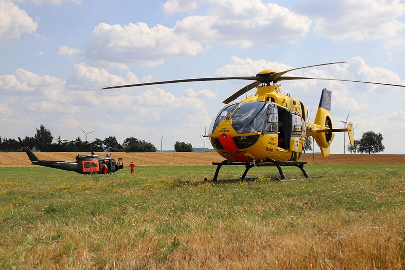 Bei Rothenburg ob der Tauber ist es am Sonntag zu einem schrecklichen Unfall gekommen. Zwei Menschen starben noch an der Unfallstelle, eine junge Frau erlag ihren Verletzungen in der darauffolgenden Nacht.