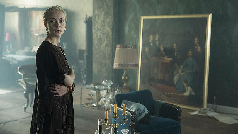 Babylon Berlin: Swetlana Sorokina / Nikoros (SEVERIJA JANU&Scaron;AUSKAITE)