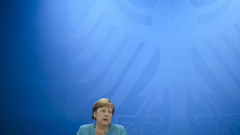 Bundeskanzlerin Merkel spricht auf einer Pressekonferenz nach ihrem ersten persönlichen Treffen mit den Ministerpräsidenten der Bundesländer seit drei Monaten. Bundeskanzlerin Merkel spricht auf einer Pressekonferenz nach ihrem ersten persönlichen Treffen mit den Ministerpräsidenten der Bundesländer seit drei Monaten.