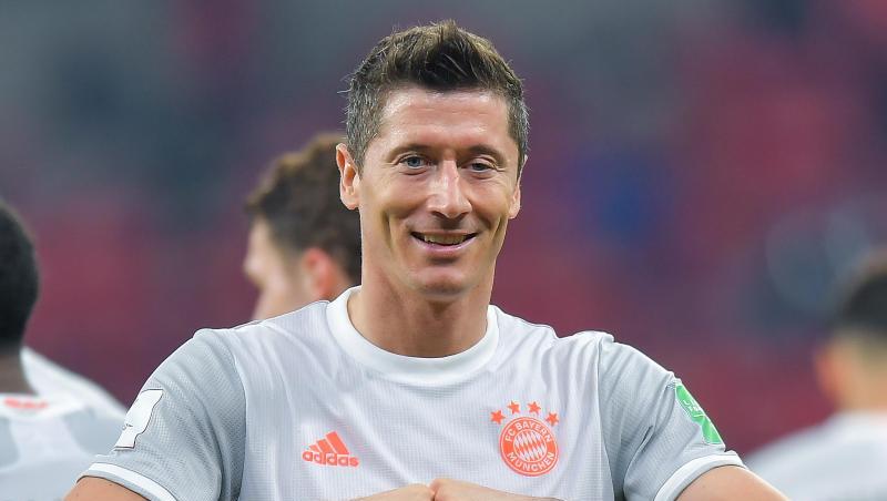 Münchens Robert Lewandowski jubelt über sein Tor.