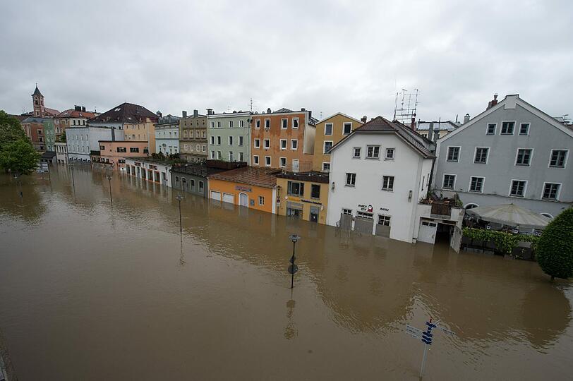 Land unter! So sieht es dezeit in der Altstadt von Passau aus. Die Bilder