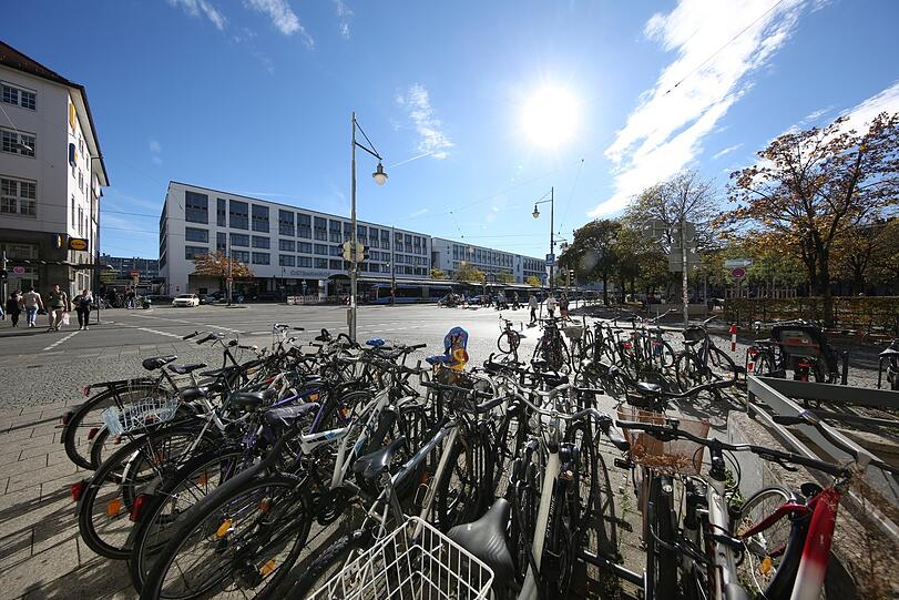 Nicht nur Zugreisende sind viel am Ostbahnhof, auch Radler. Zumindest parken hier viele ihr Gefährt.