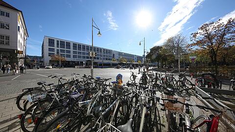 Nicht nur Zugreisende sind viel am Ostbahnhof, auch Radler. Zumindest parken hier viele ihr Gefährt.