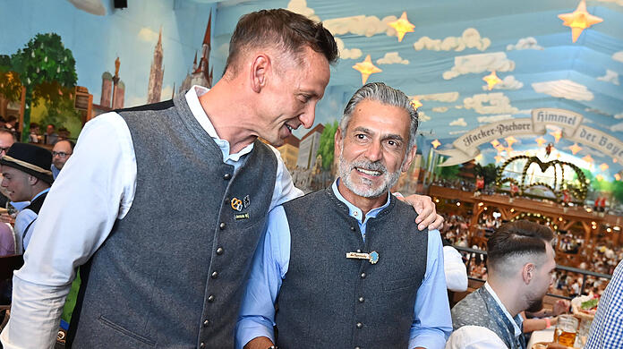 Gehörig unter Spannung: Geschäftsführer Marc-Nicolai Pfeifer (li.) und Trainer Maurizio Jacobacci.