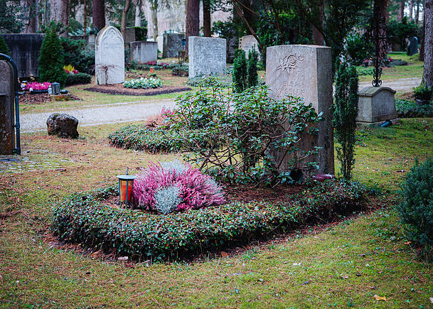 Alice und Ellen Kessler haben zu Lebzeiten verfügt, eines Tages an der Seite ihrer Mutter beigesetzt zu werden
