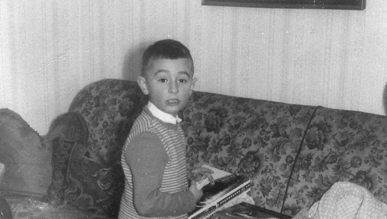 Bei Schie&szlig;lers kam freilich das Christkind &ndash; und brachte Rainer Maria Schie&szlig;ler (kniend) ein Dreirad.