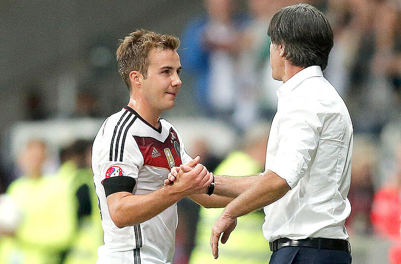 Mario Götze (links) und Bundestrainer Joachim Löw.