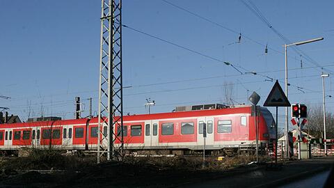 Die S-Bahn in Allach.