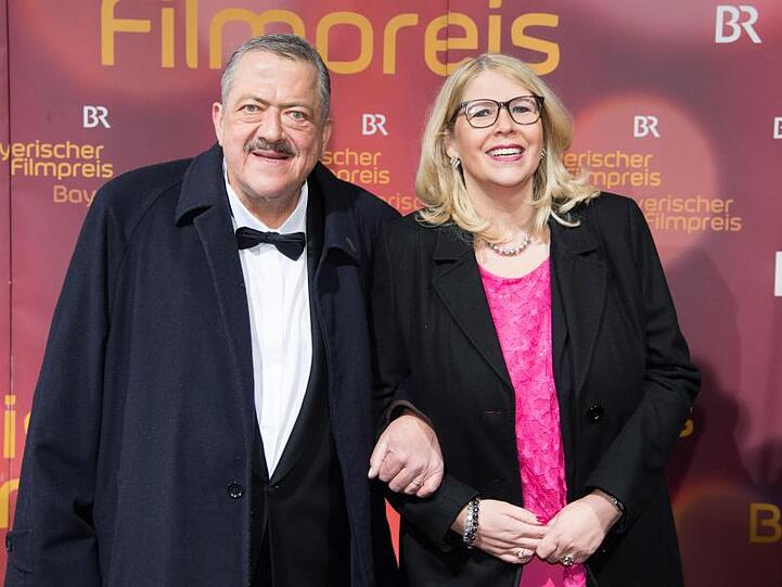 Er sei friedvoll im Hospiz gestorben, sagte seine Ehefrau Bettina Geyer-Hannesschläger.