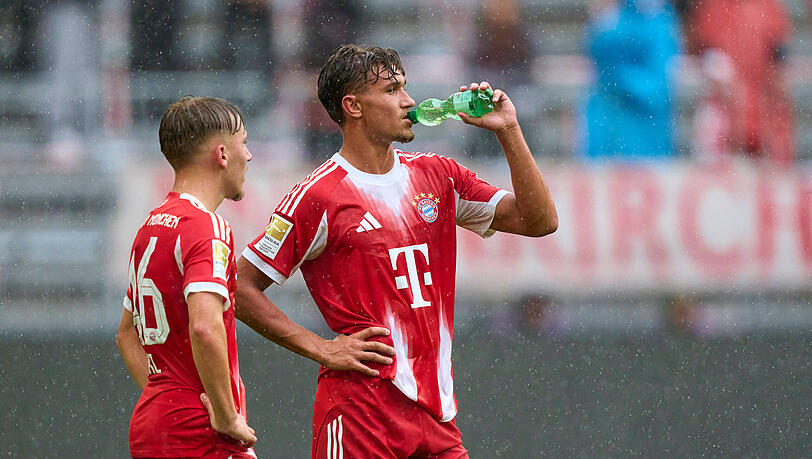 Zwei der hoffnungsvollsten Bayern-Talente: Tom Bischof (r.) und Lennart Karl. Zwei der hoffnungsvollsten Bayern-Talente: Tom Bischof (r.) und Lennart Karl.